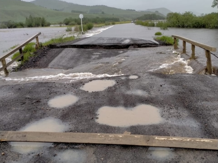 Два моста смыло на региональной дороге в Шелопугинском районе